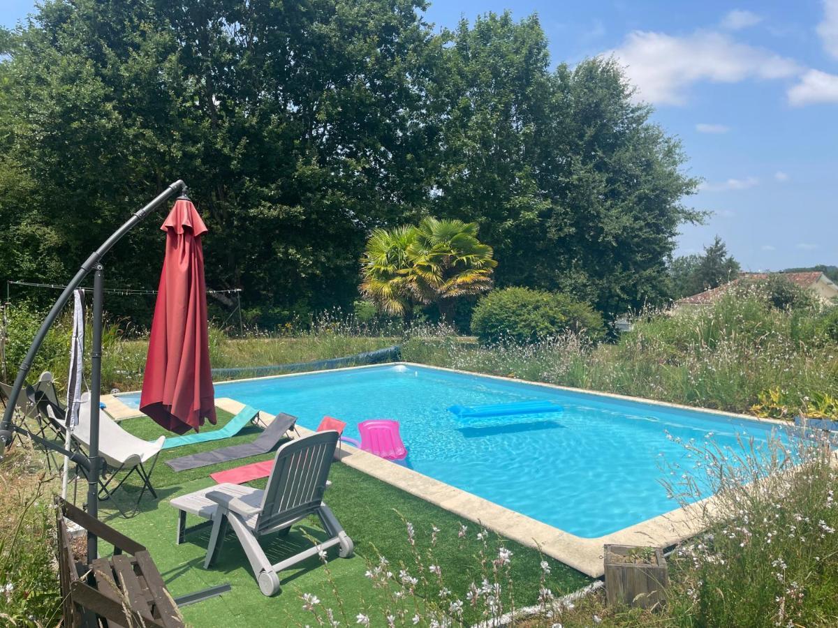 Domaine Pierrot Bed & Breakfast Laujuzan Exterior photo