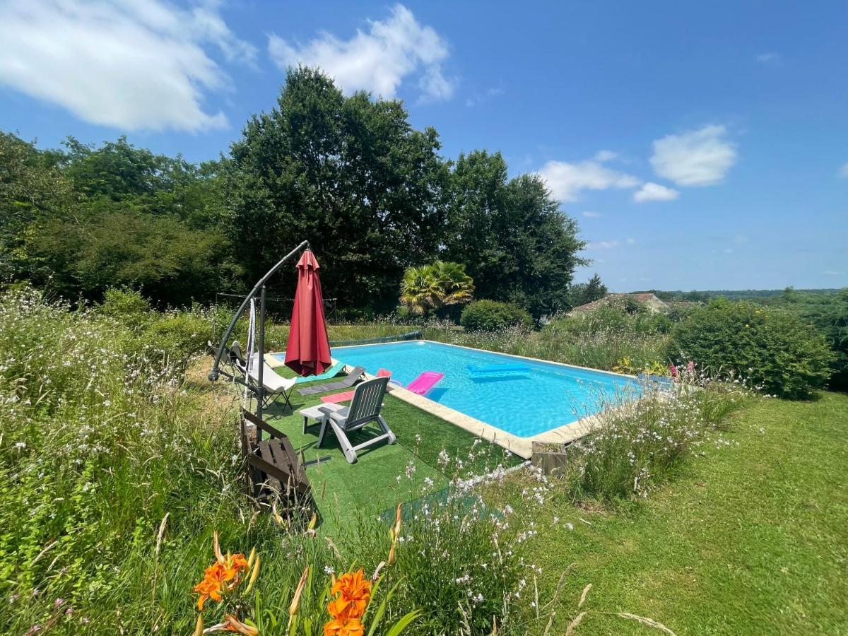 Domaine Pierrot Bed & Breakfast Laujuzan Exterior photo