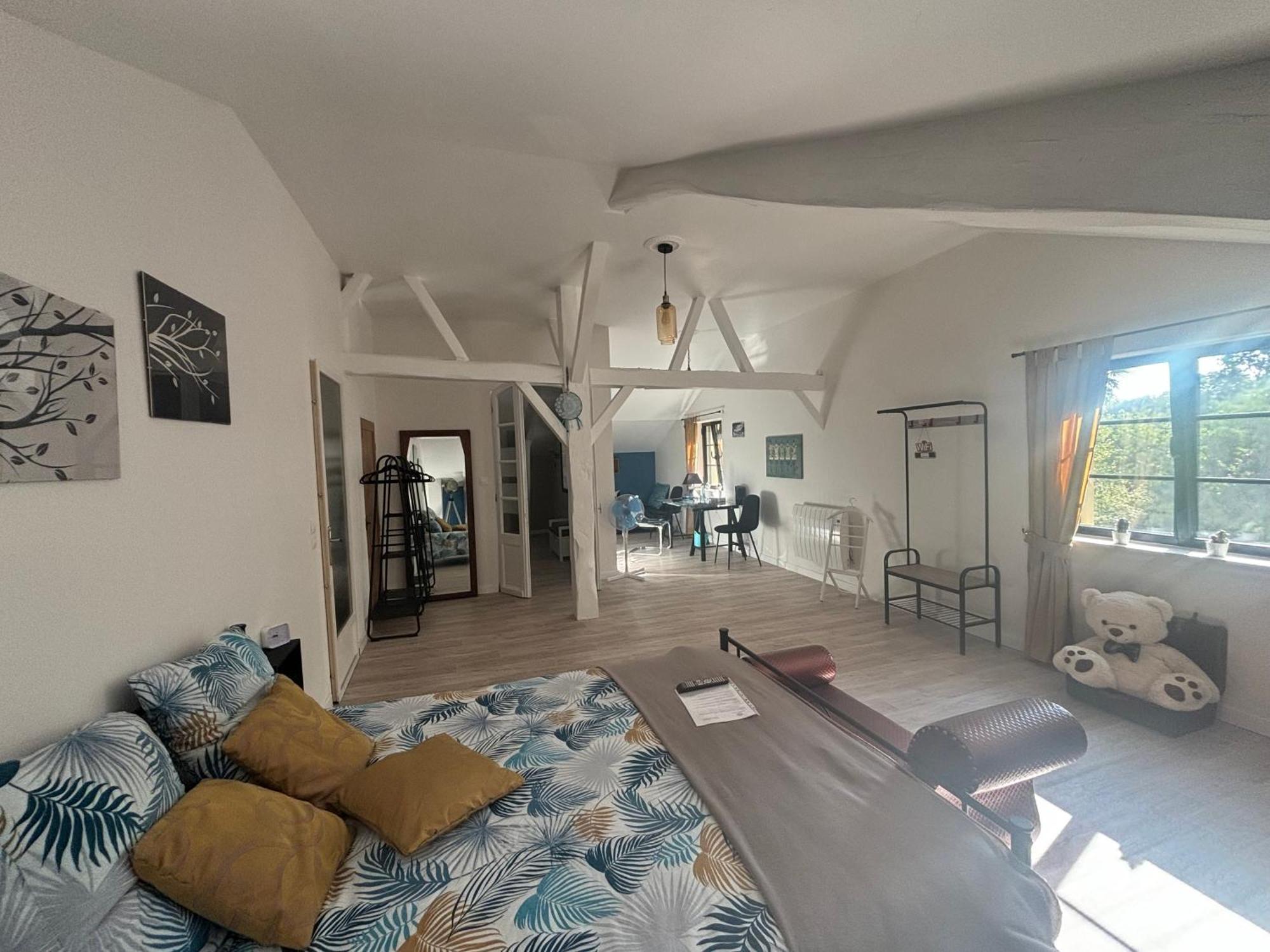 Domaine Pierrot Bed & Breakfast Laujuzan Exterior photo